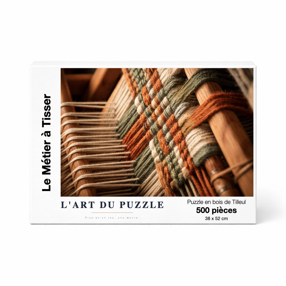 Puzzle bois 500 pièces L'Art du Puzzle, modèle Le Métier à Tisser. Texture macro de tissage artisanal aux couleurs vert sauge et orange brûlé. Finition brillante (gloss) et découpe précise offrant un assemblage satisfaisant pour un moment de sérénité.