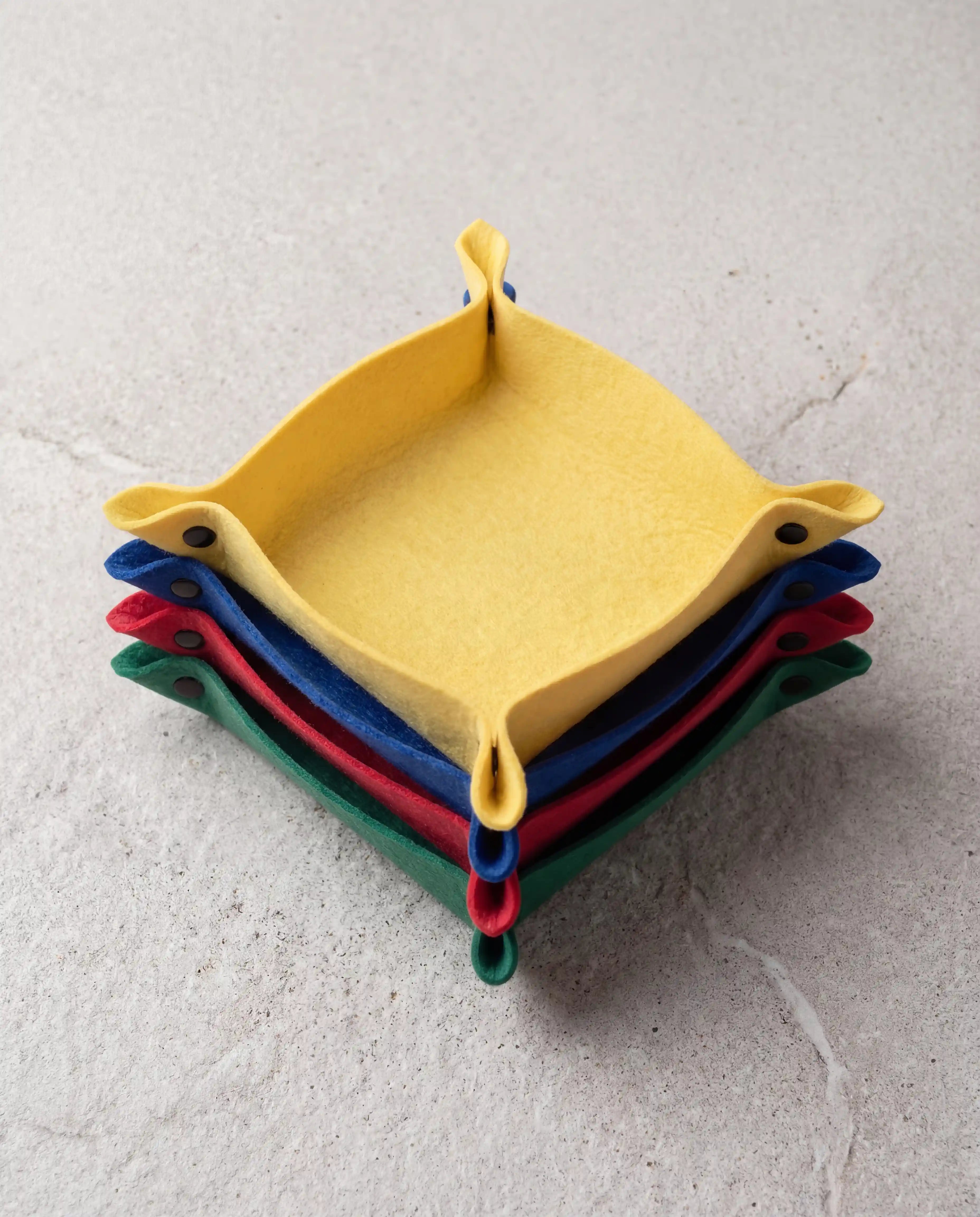 Set de plateaux de tri pour puzzle en feutre haute densité, design empilable et emboîtable pour organisation de l'espace de travail Slow Living.